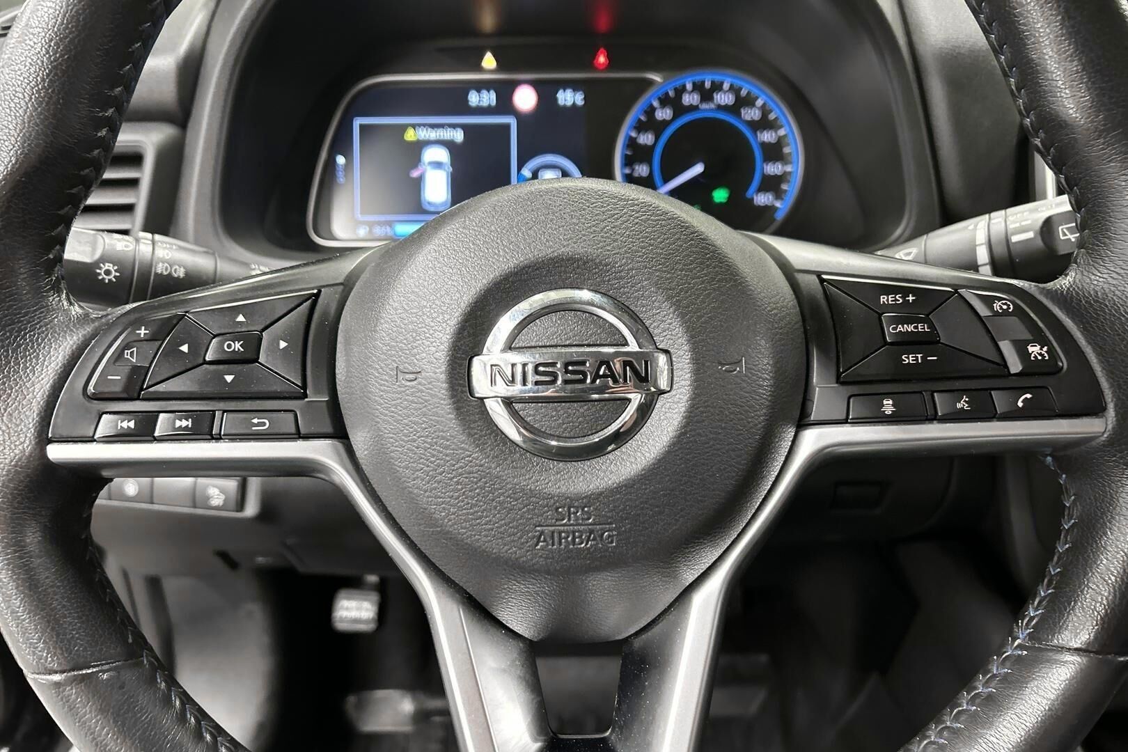 Nissan Leaf iso kuva 16