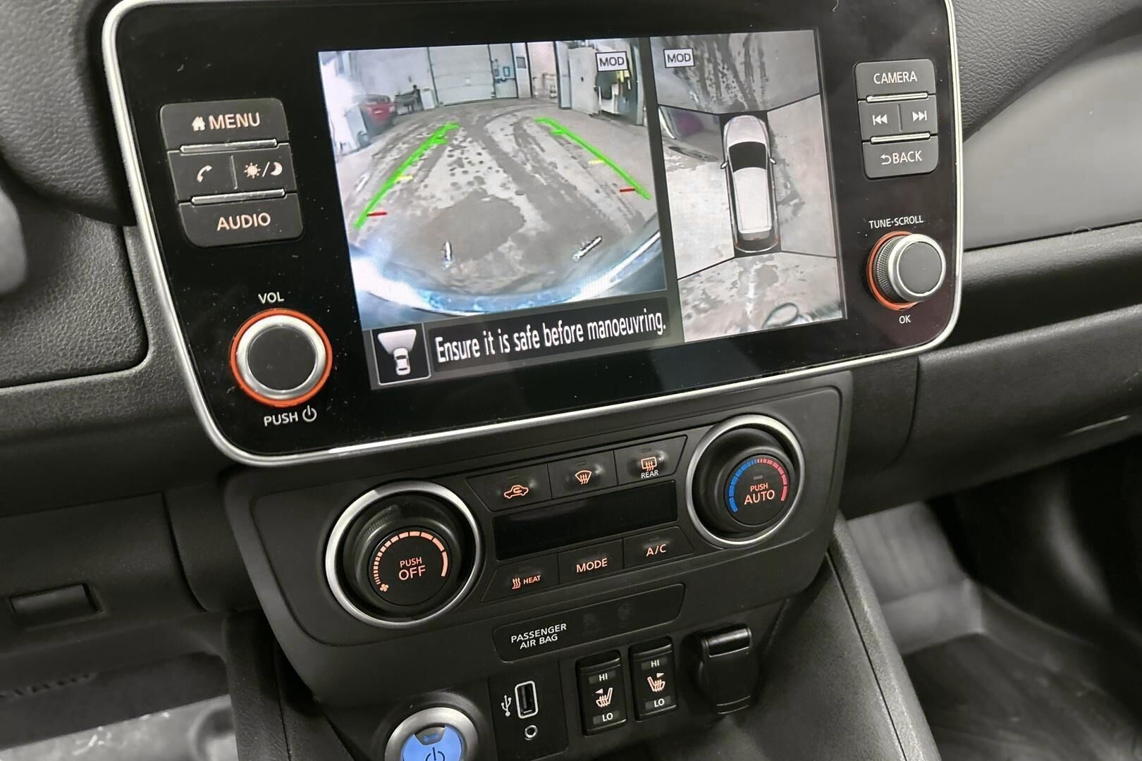 Nissan Leaf iso kuva 18