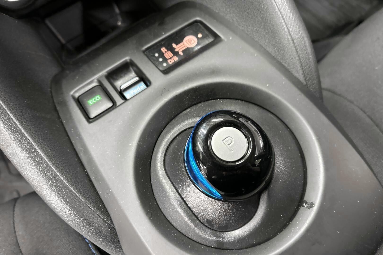 Nissan Leaf iso kuva 20