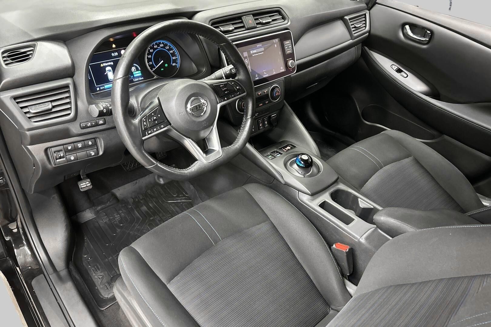 Nissan Leaf iso kuva 7