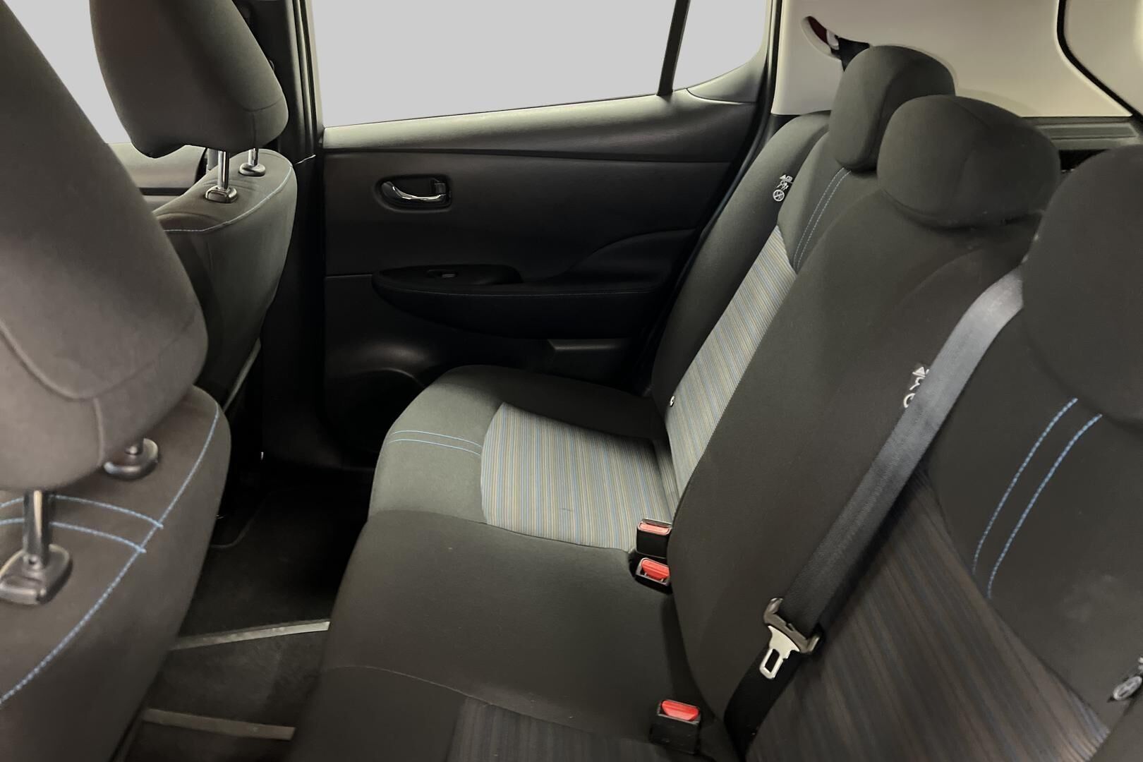 Nissan Leaf iso kuva 17