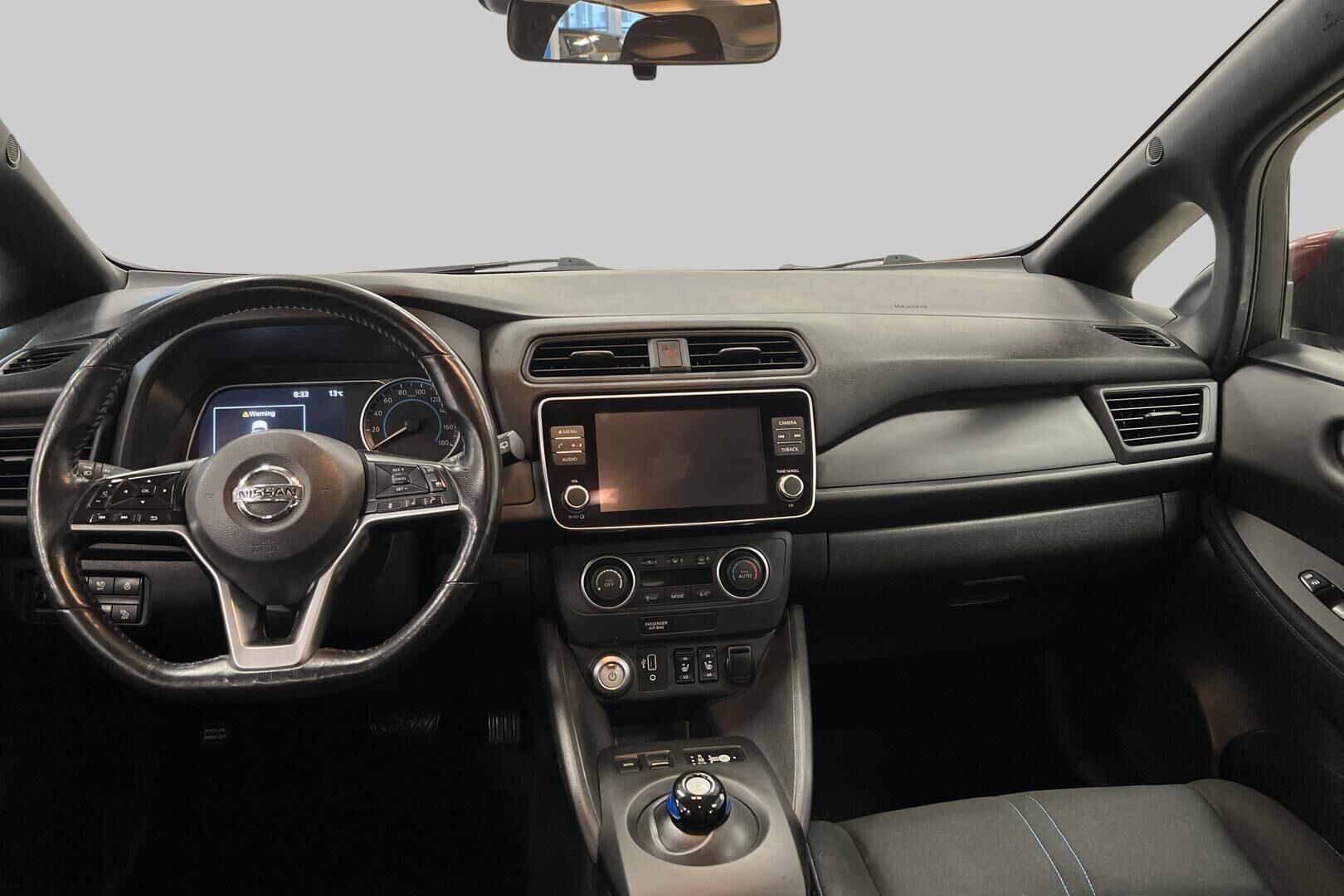 Nissan Leaf iso kuva 18