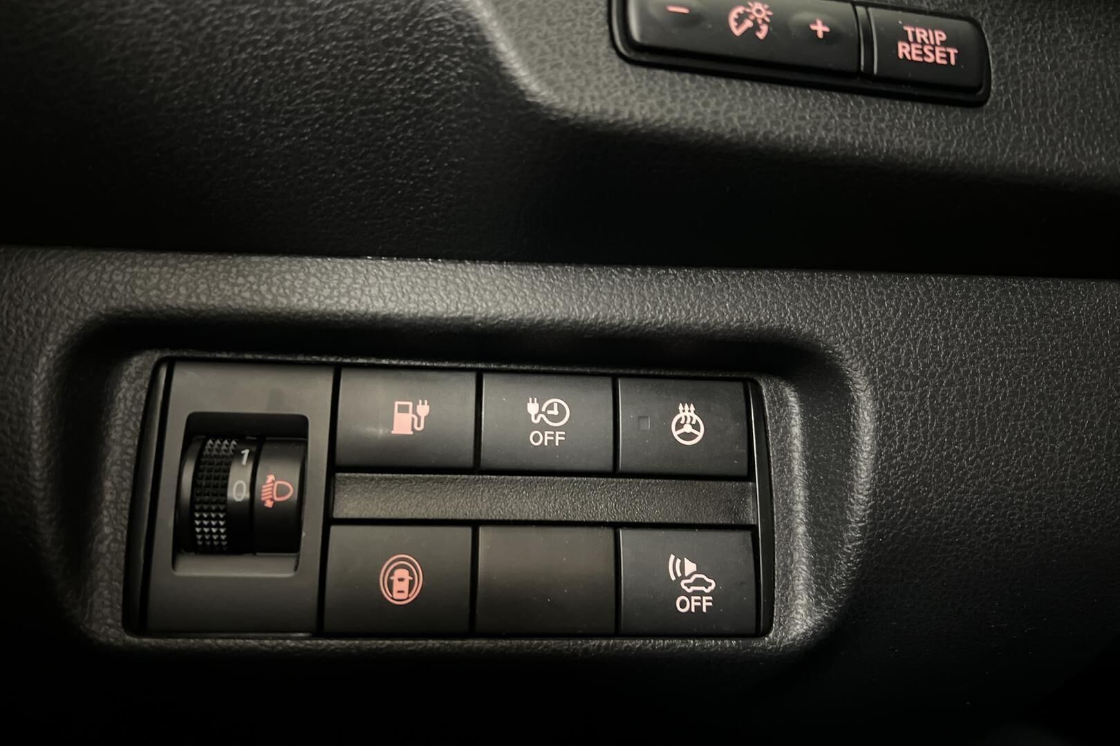 Nissan Leaf iso kuva 10