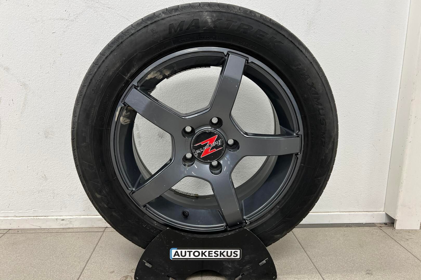 Nissan Leaf iso kuva 22