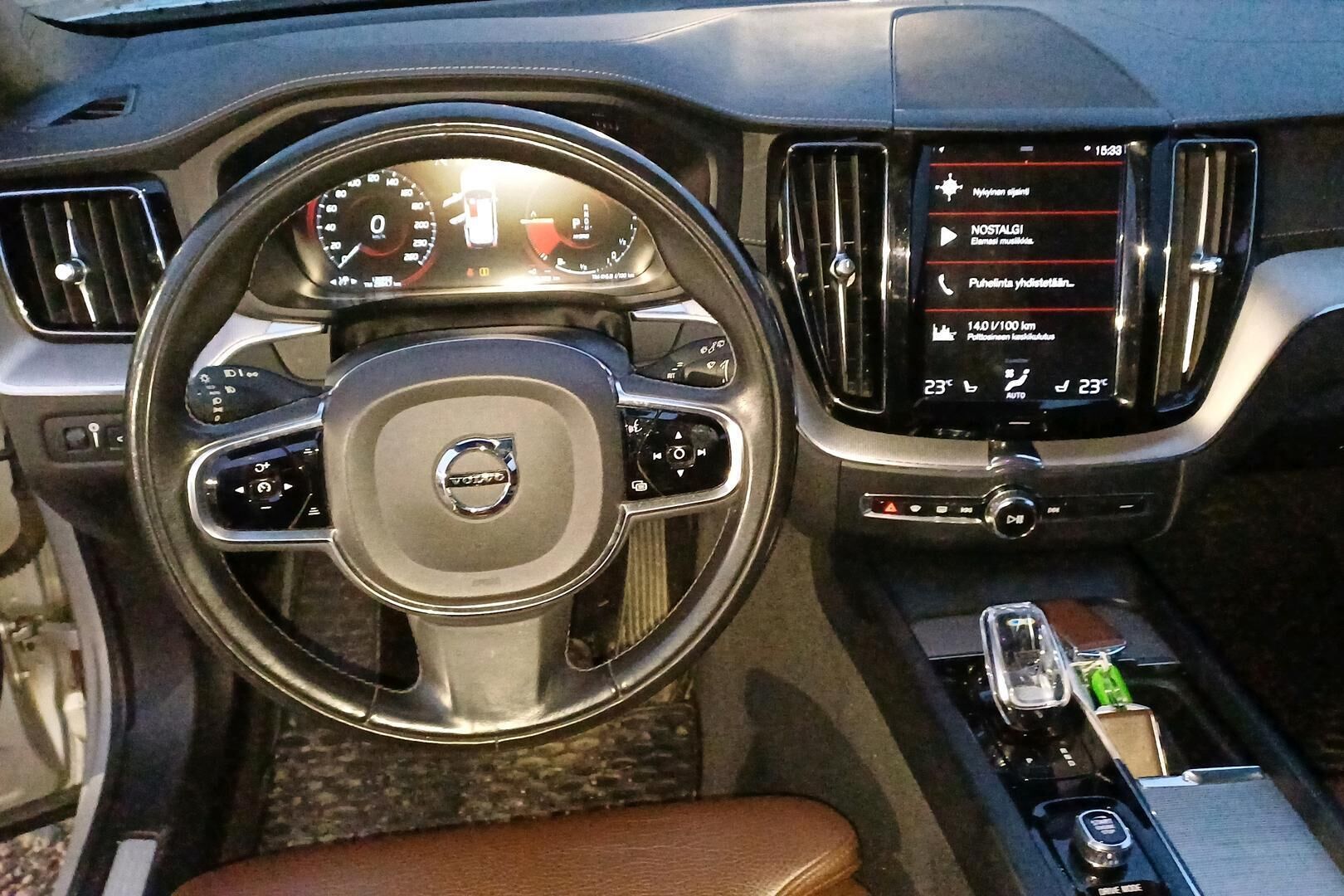 Volvo XC60 iso kuva 1