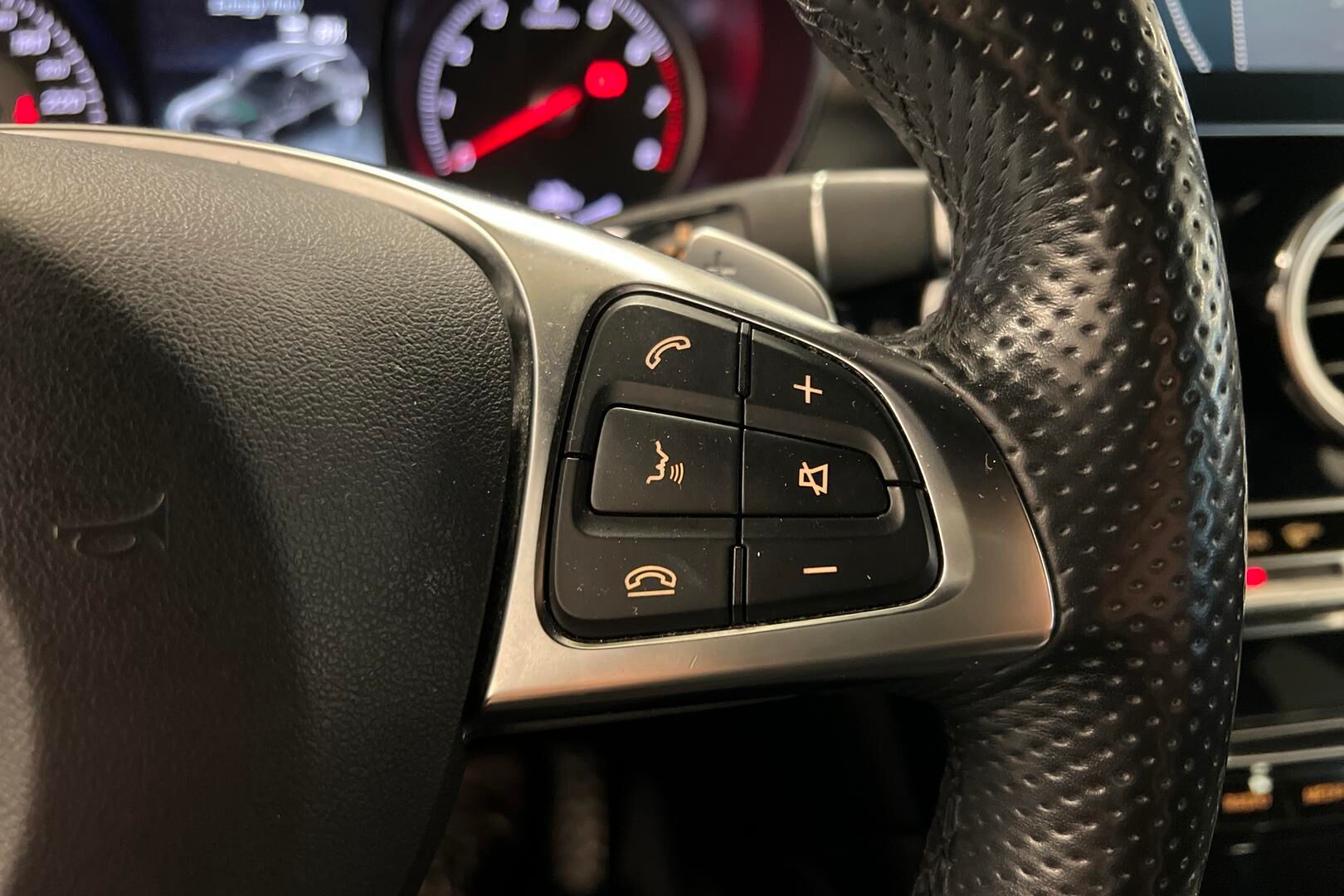 Mercedes-Benz GLC iso kuva 18