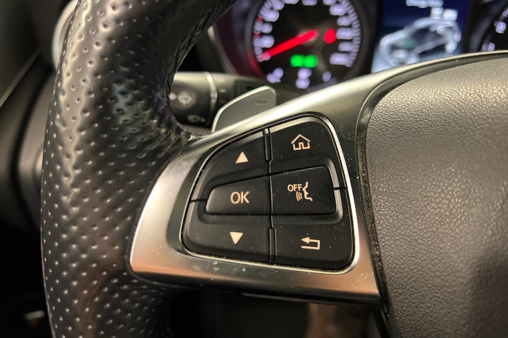 Mercedes-Benz GLC iso kuva 17