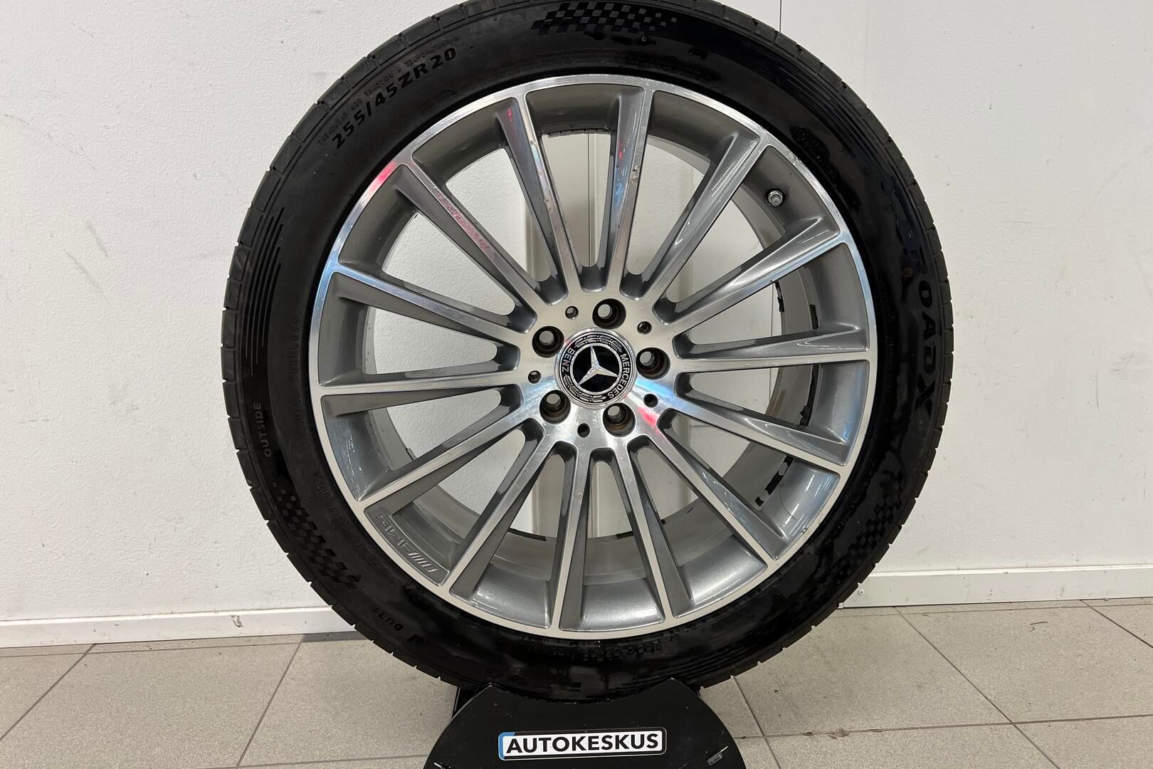 Mercedes-Benz GLC iso kuva 17