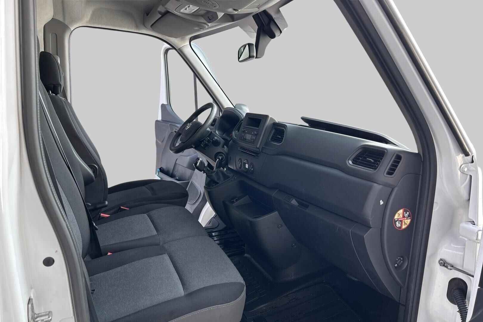 Nissan NV400 iso kuva 10