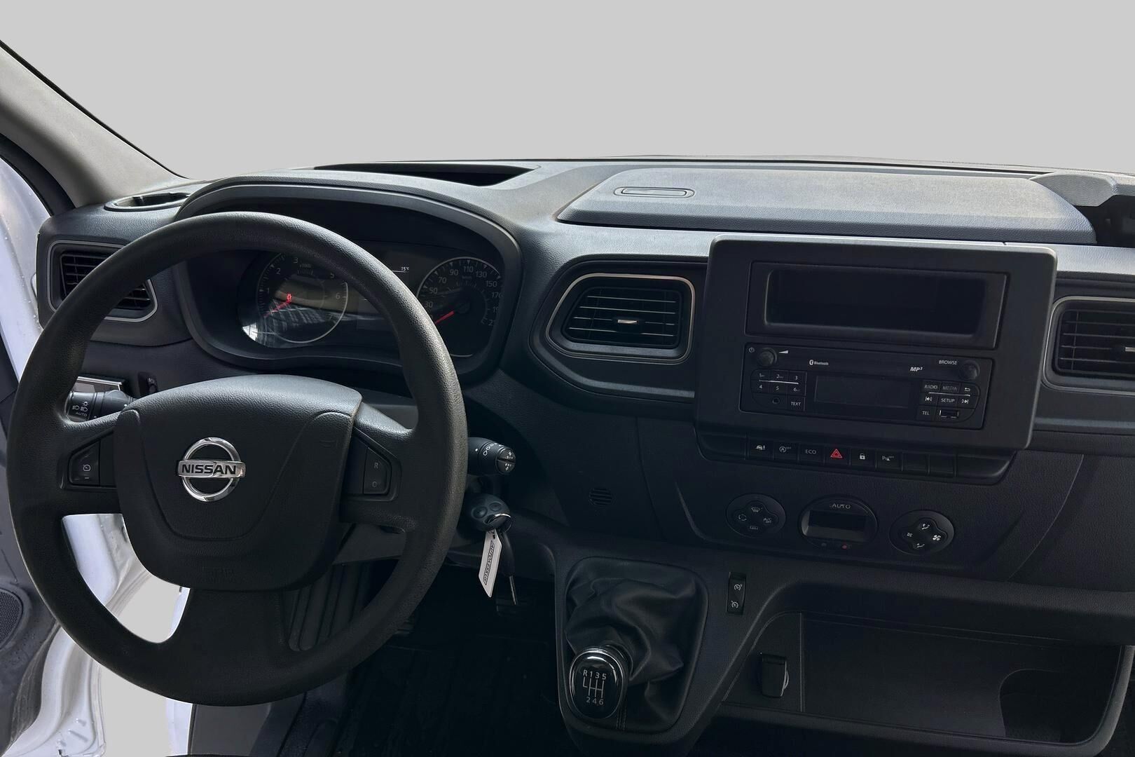 Nissan NV400 iso kuva 7