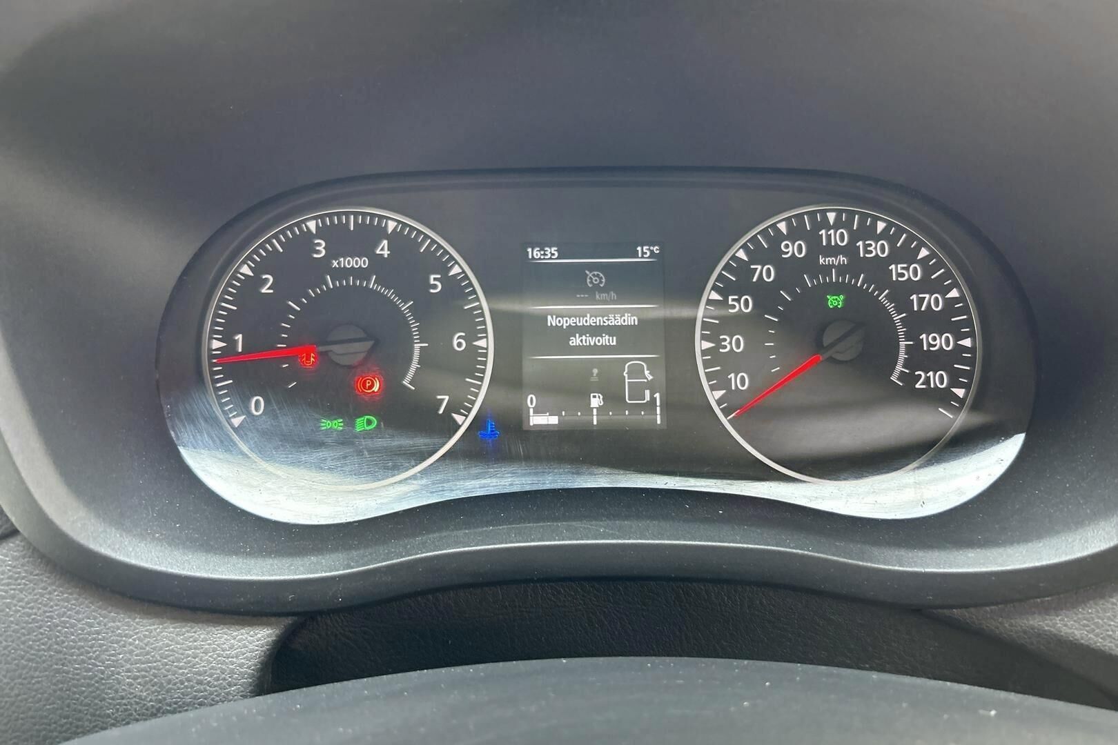 Nissan NV400 iso kuva 9