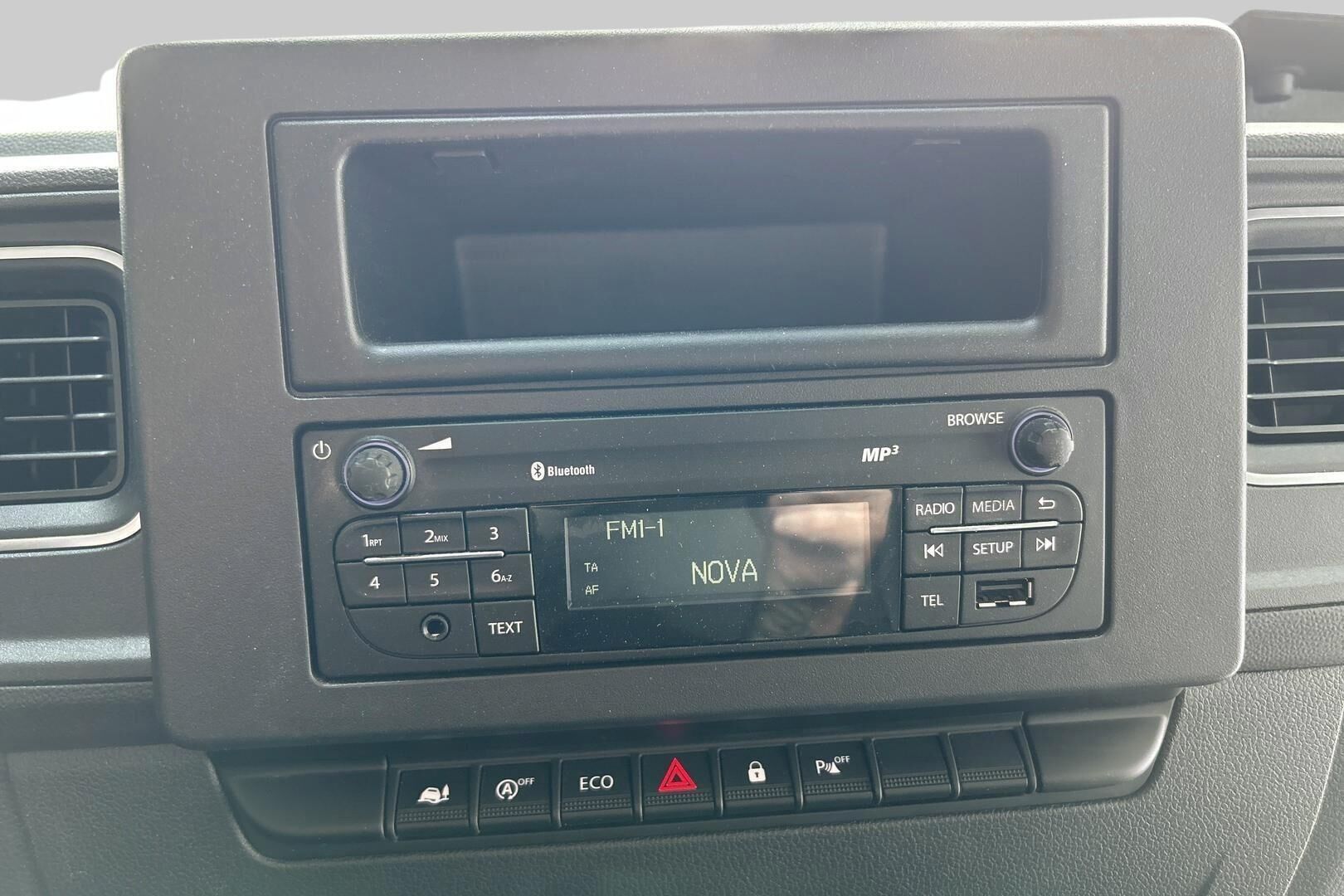 Nissan NV400 iso kuva 10