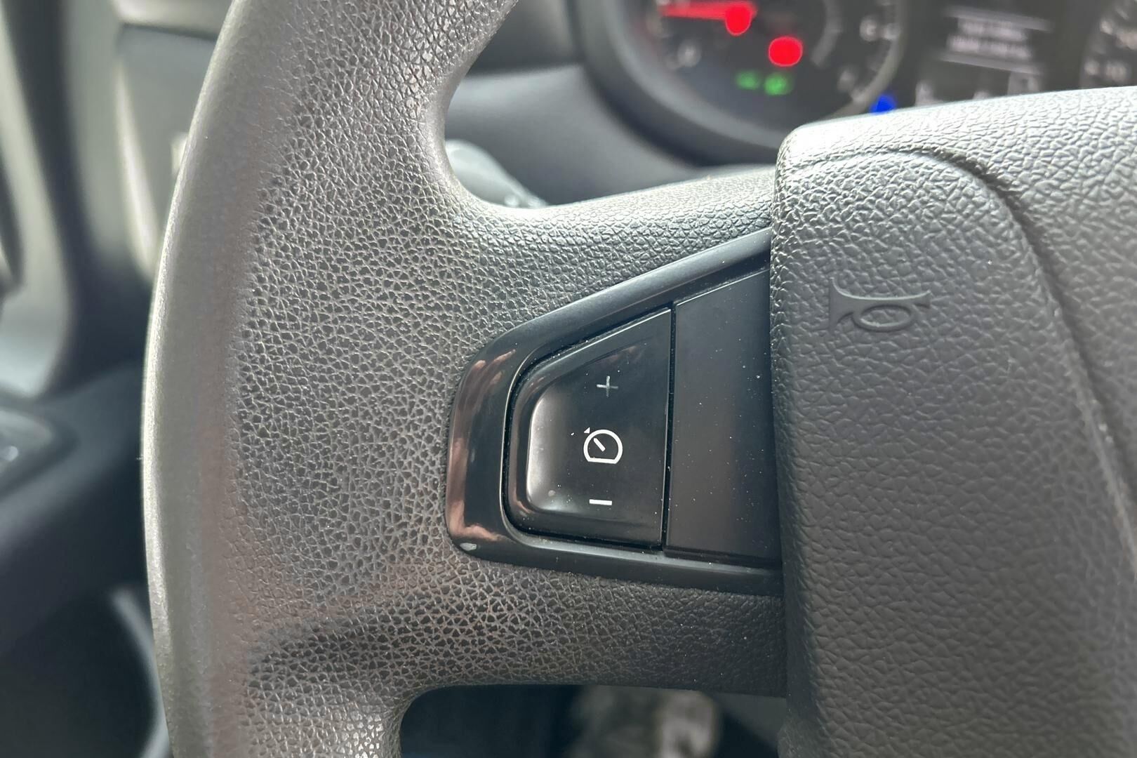 Nissan NV400 iso kuva 14