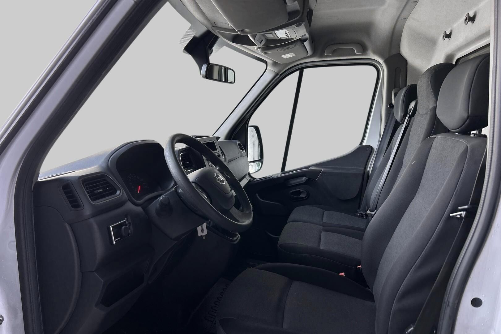 Nissan NV400 iso kuva 6