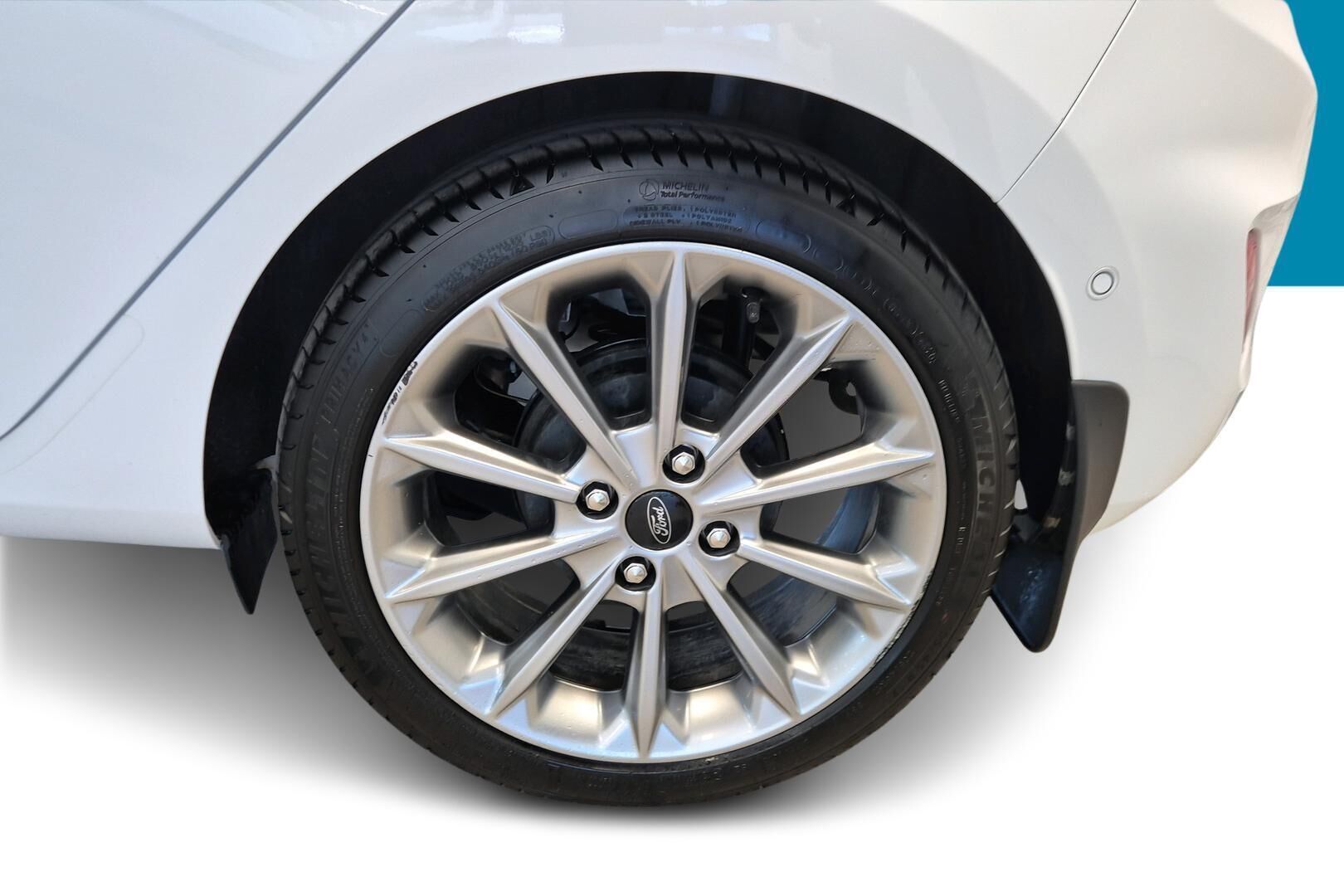 FORD FIESTA iso kuva 13