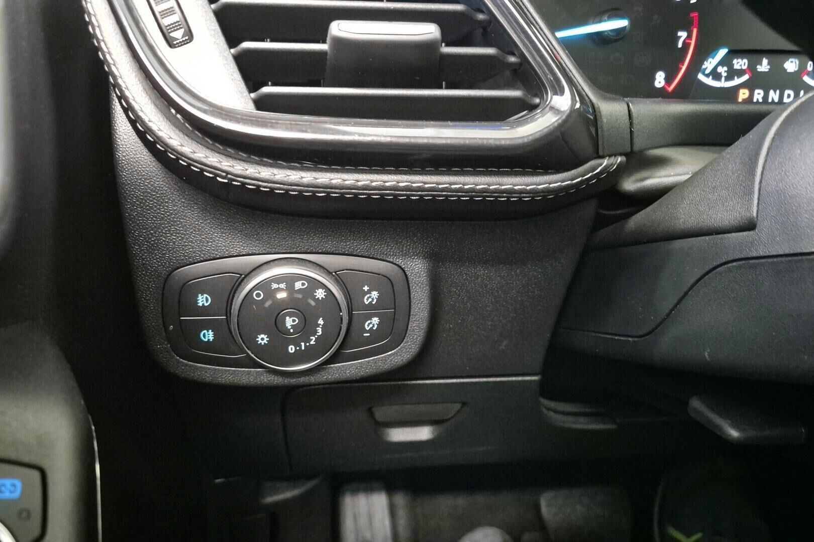 FORD FIESTA iso kuva 21