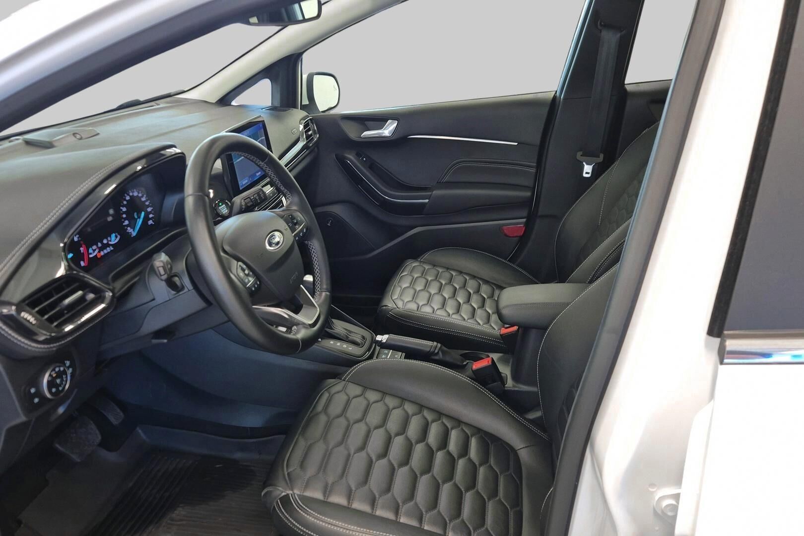 FORD FIESTA iso kuva 9