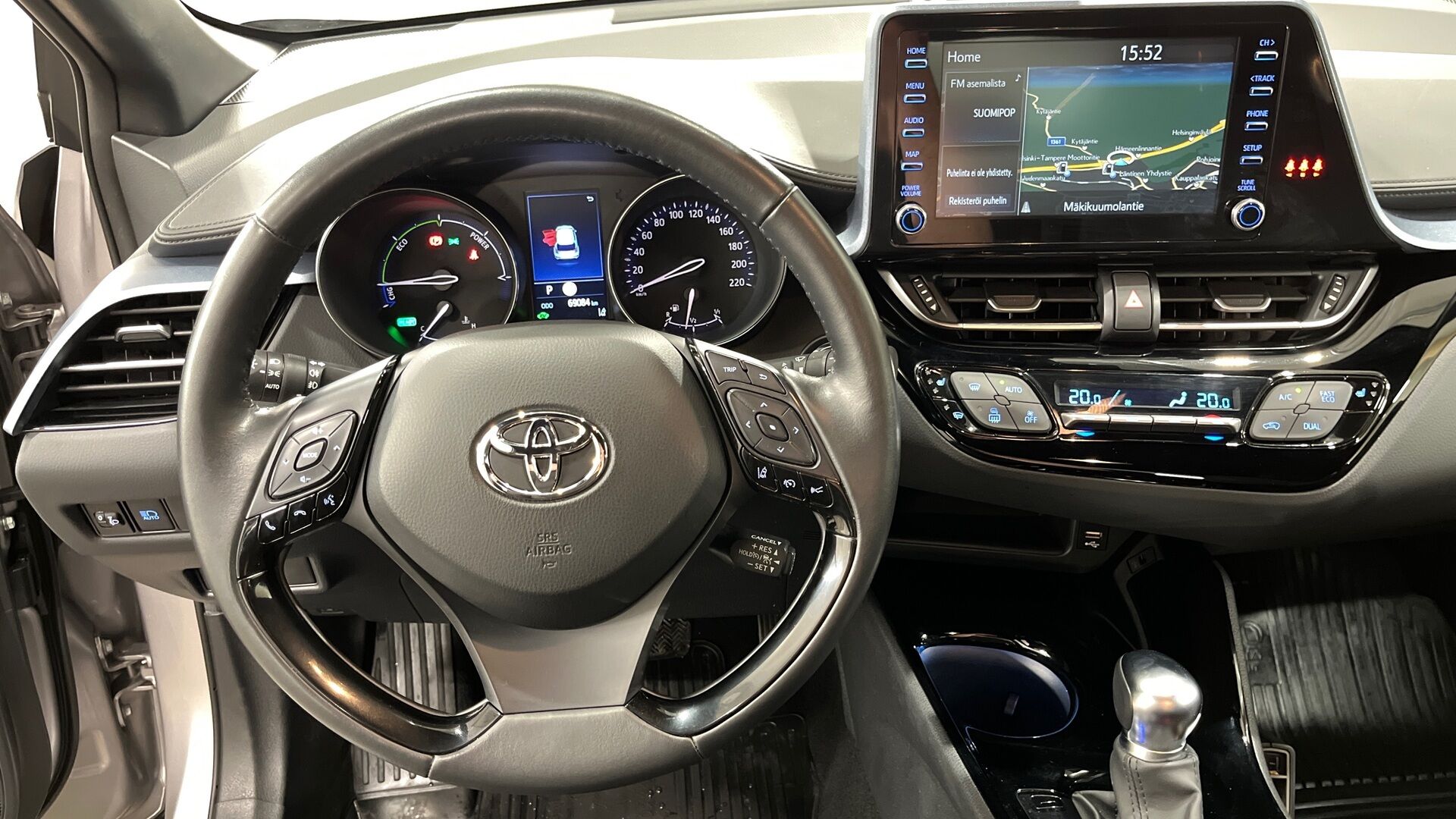 Toyota C-HR iso kuva 10