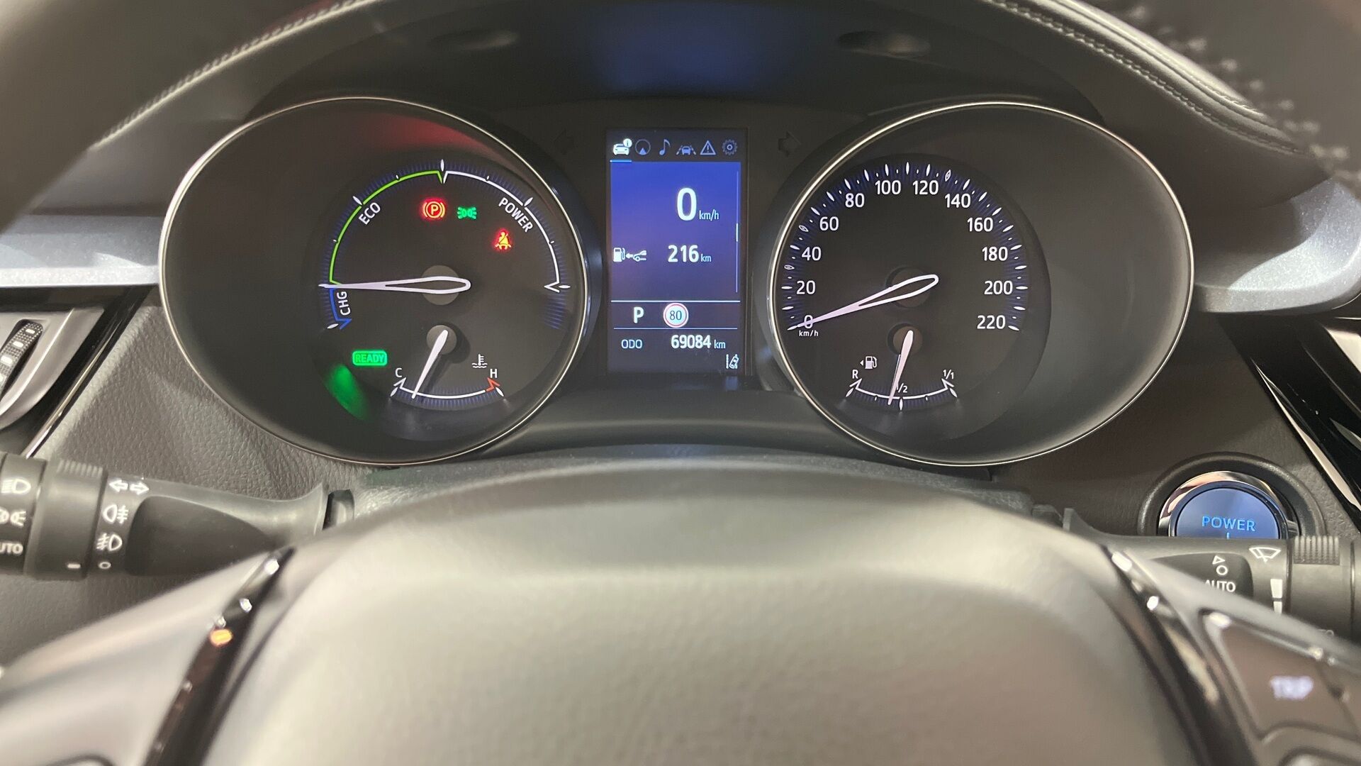 Toyota C-HR iso kuva 12