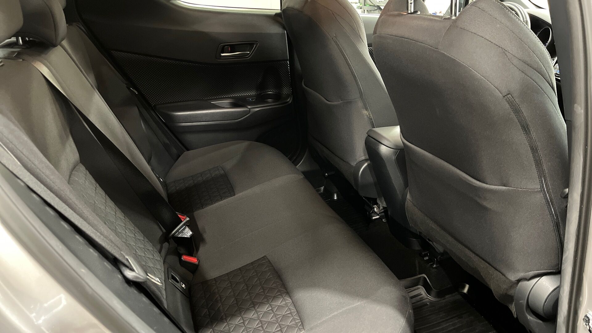 Toyota C-HR iso kuva 15