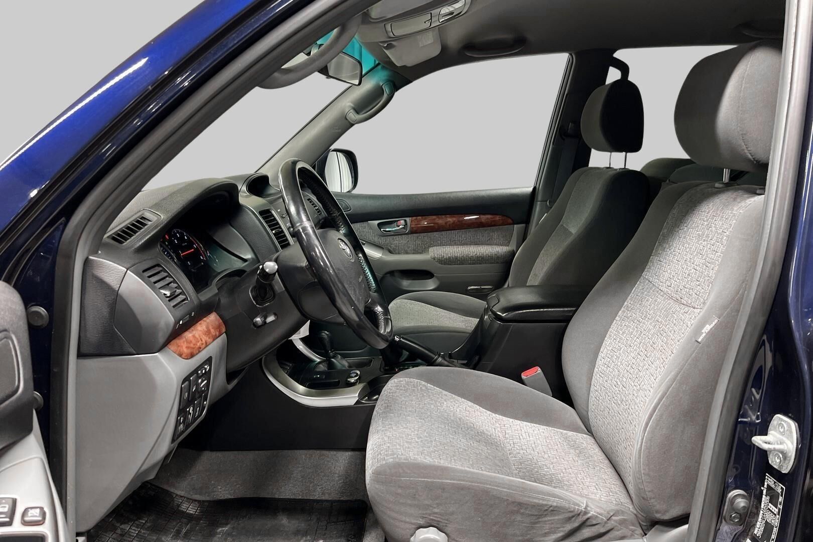 Toyota Land Cruiser iso kuva 7