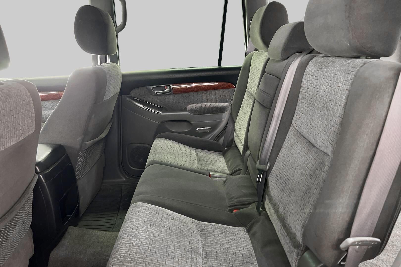 Toyota Land Cruiser iso kuva 8