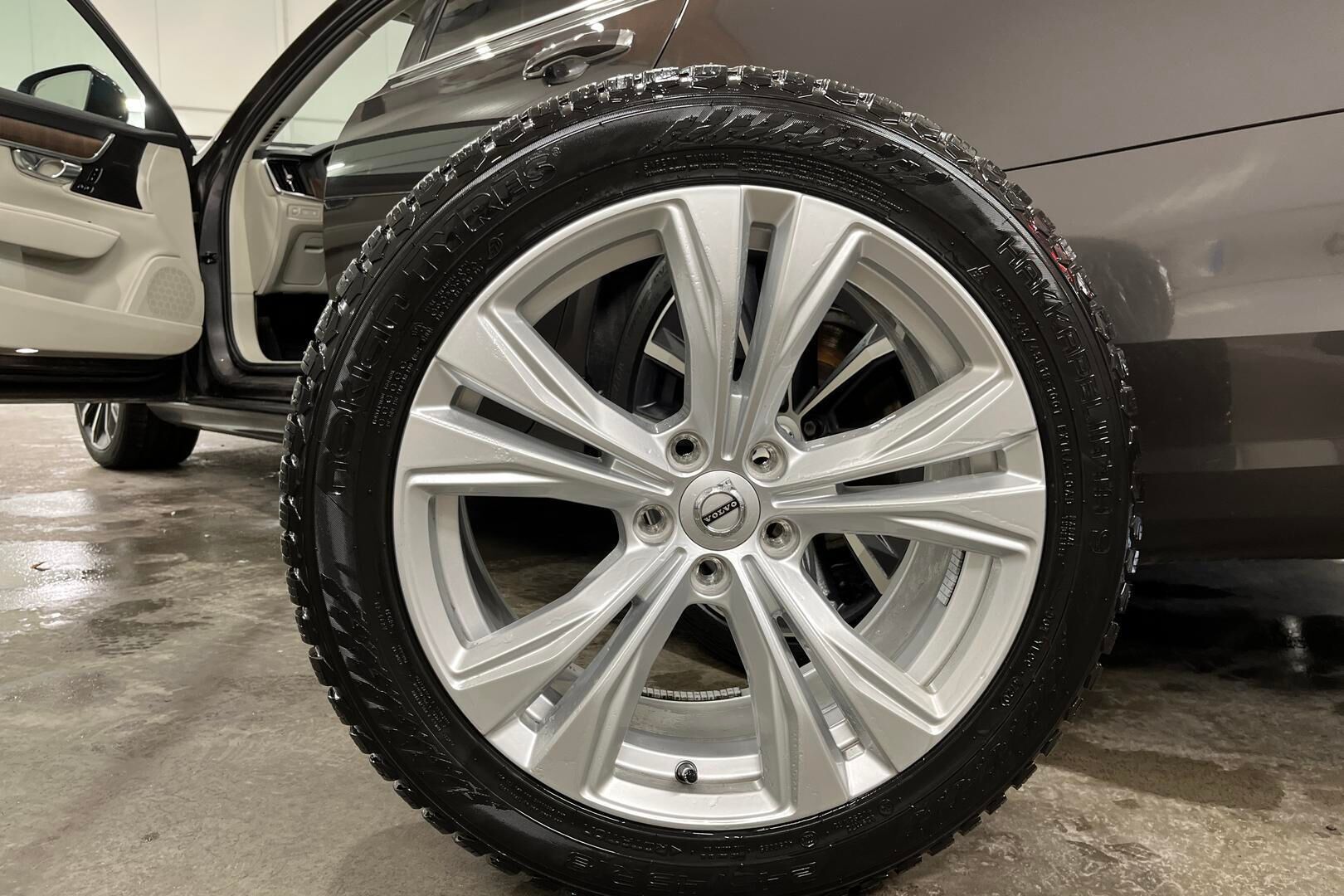 Volvo S90 iso kuva 14