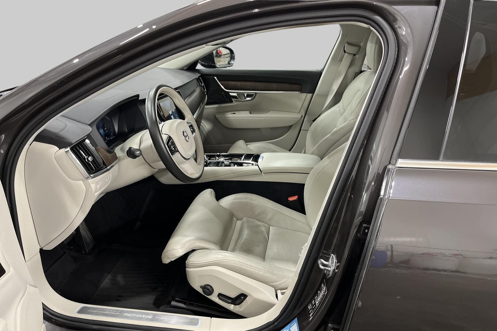Volvo S90 iso kuva 9