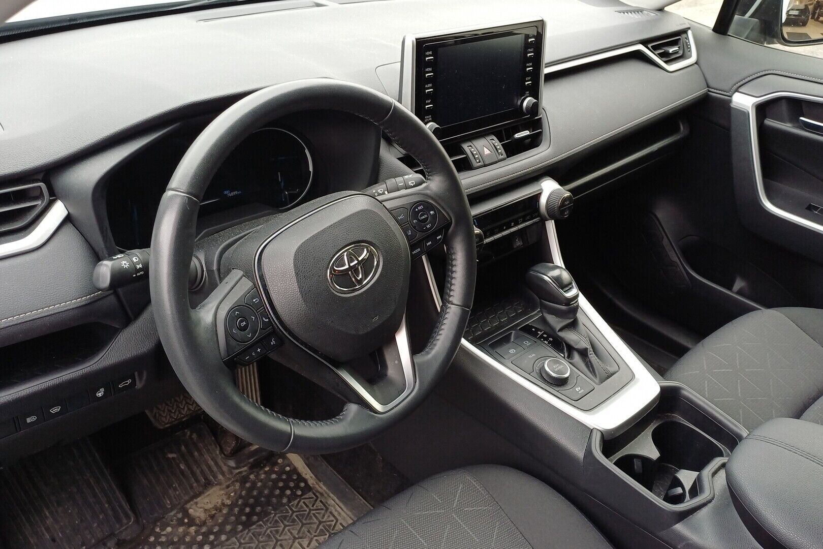 Toyota RAV4 iso kuva 1