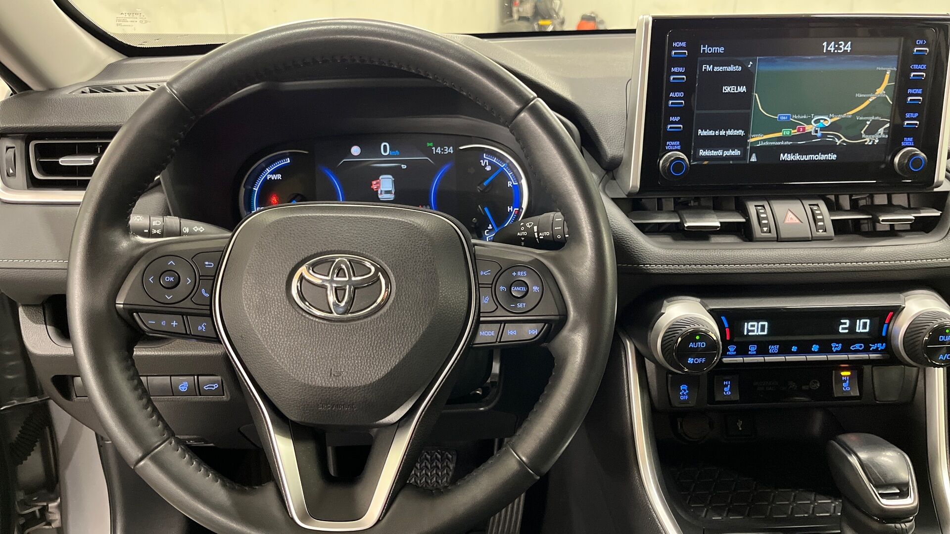 Toyota RAV4 iso kuva 10