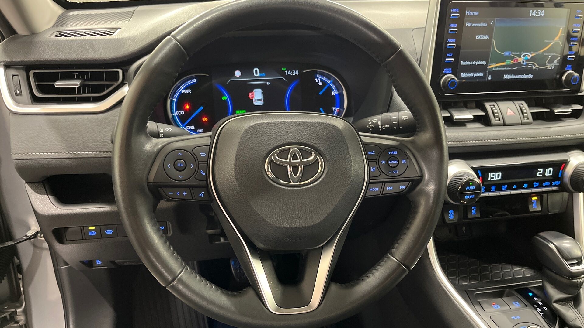 Toyota RAV4 iso kuva 11