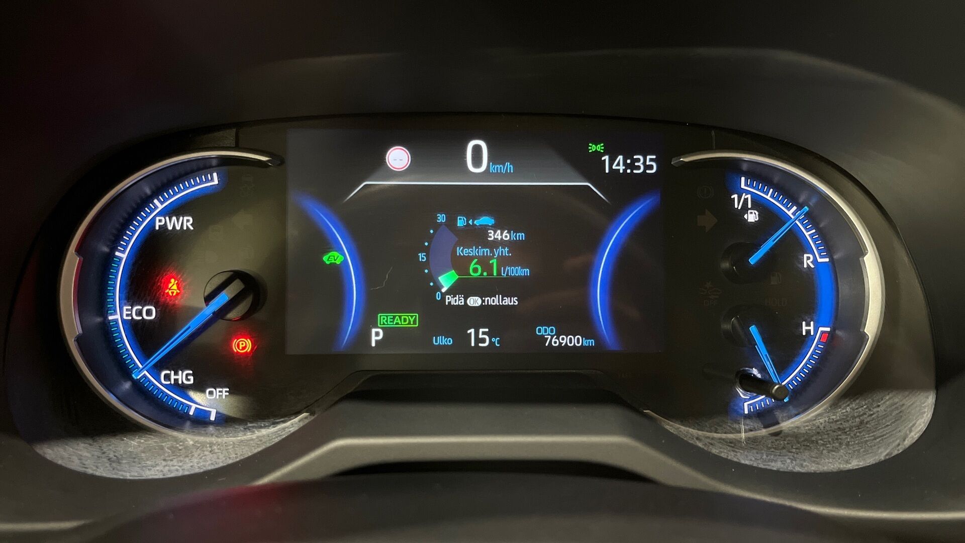 Toyota RAV4 iso kuva 12