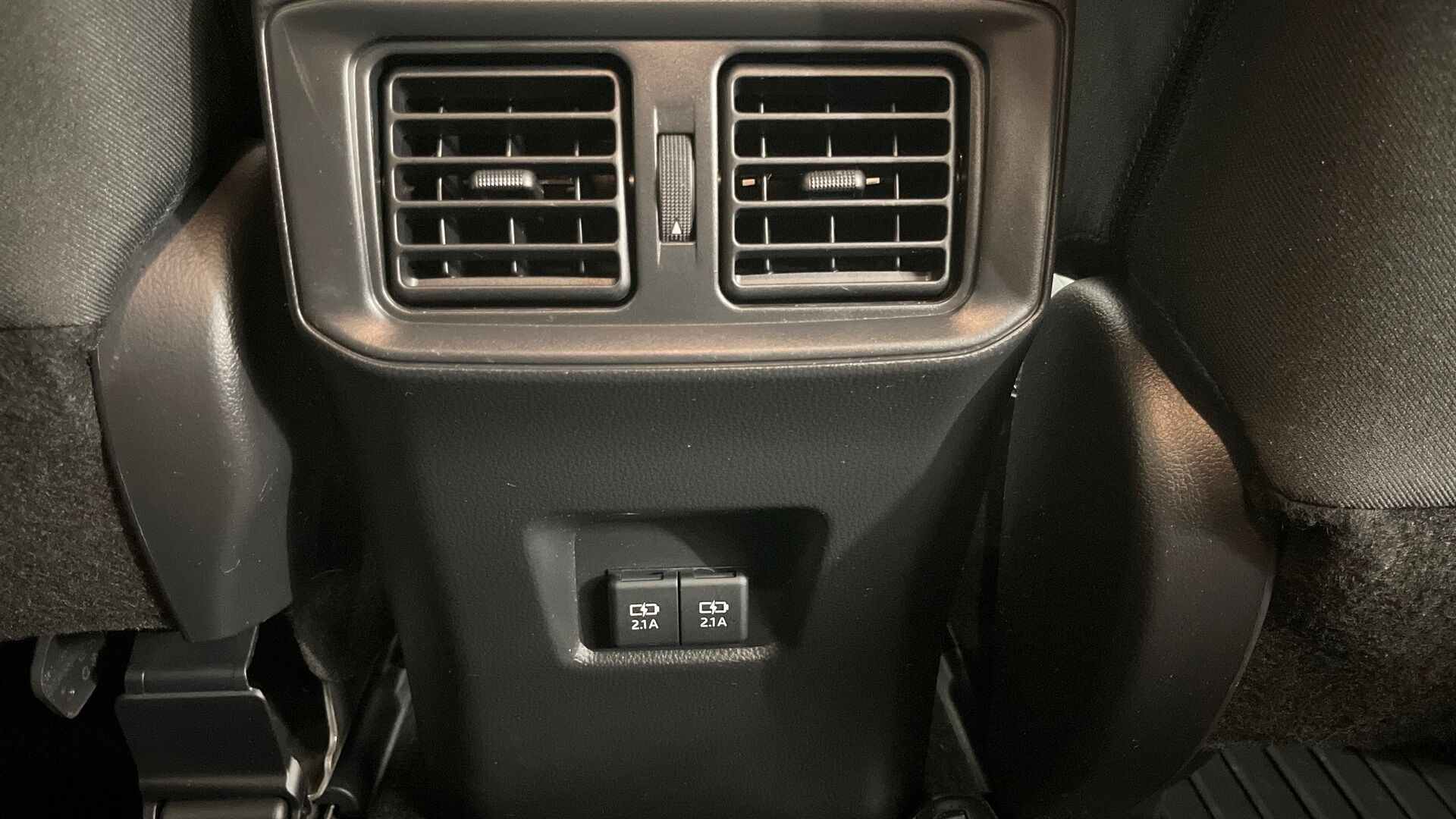 Toyota RAV4 iso kuva 18