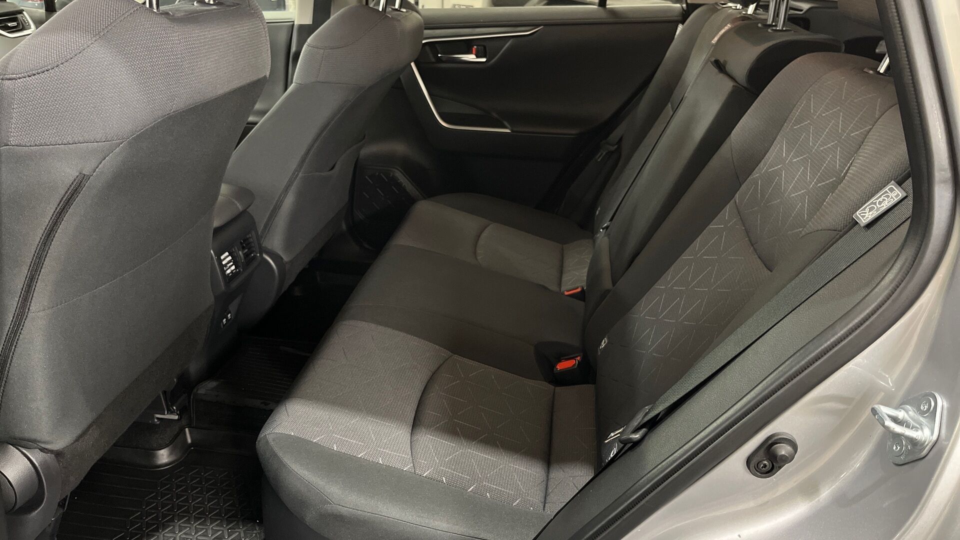 Toyota RAV4 iso kuva 8