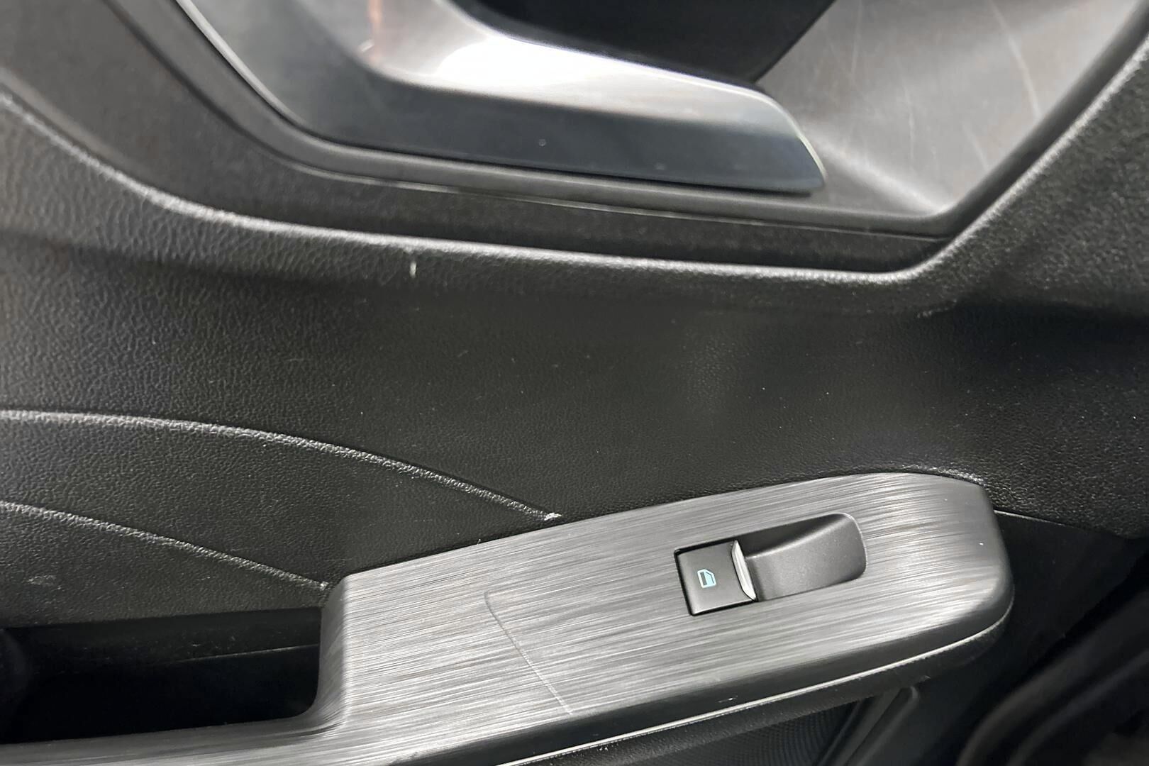 Ford Kuga iso kuva 16