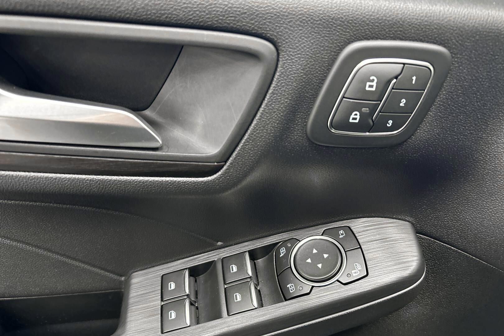 Ford Kuga iso kuva 10