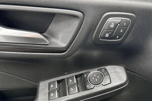 Ford Kuga esikatselu 10