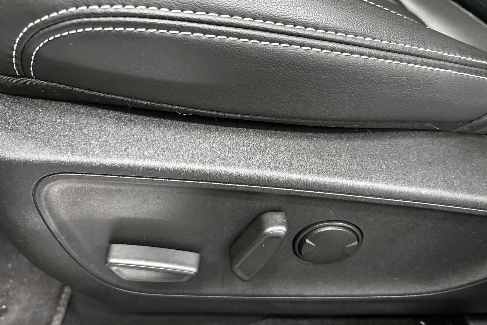 Ford Kuga iso kuva 19