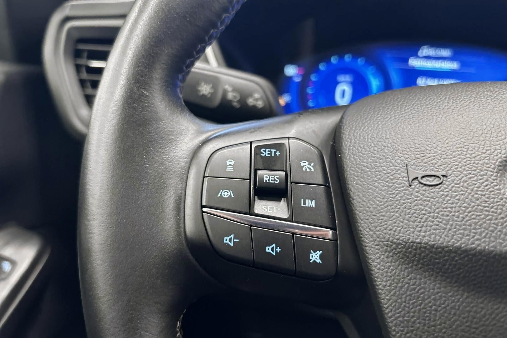 Ford Kuga iso kuva 25