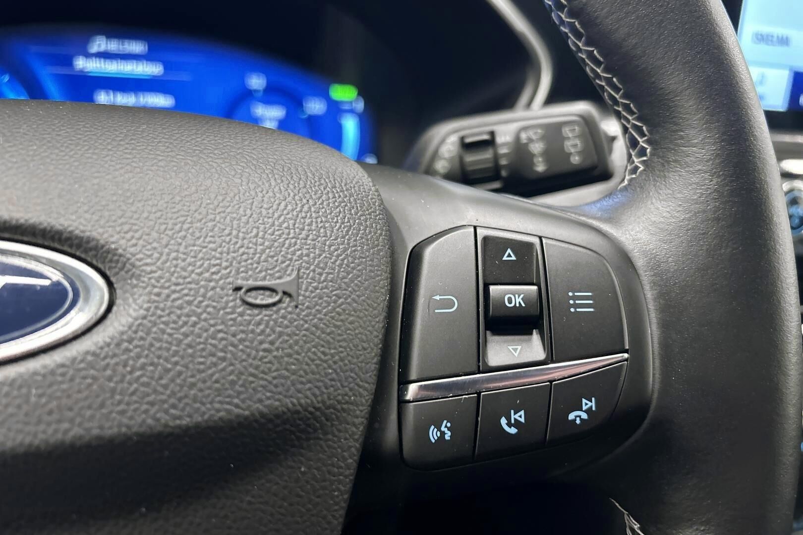 Ford Kuga iso kuva 26