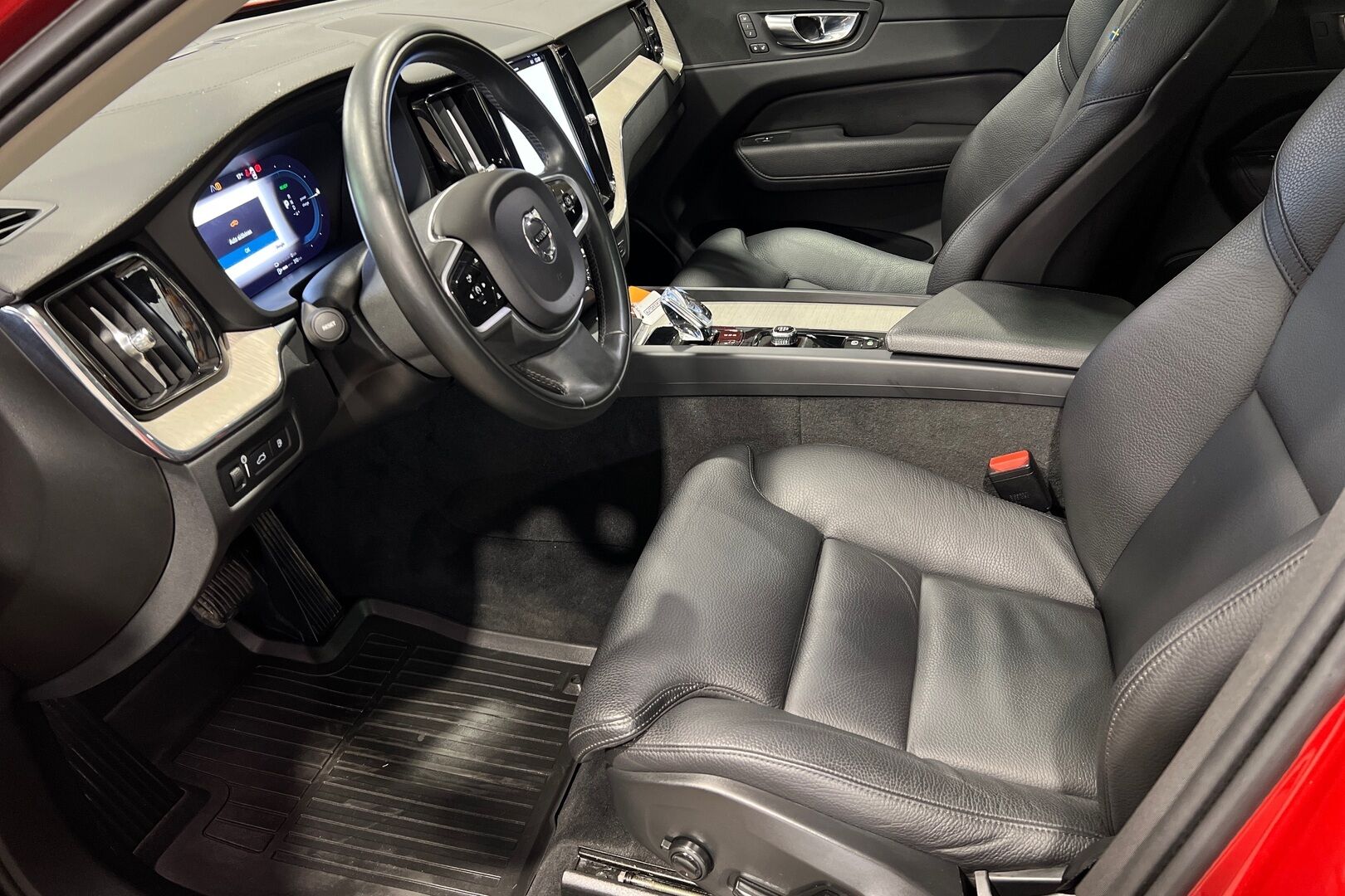 Volvo XC60 iso kuva 7