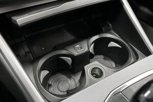 BMW 3-SARJA esikatselu 32