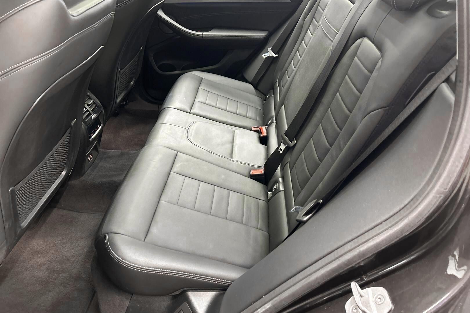 BMW iX3 iso kuva 10