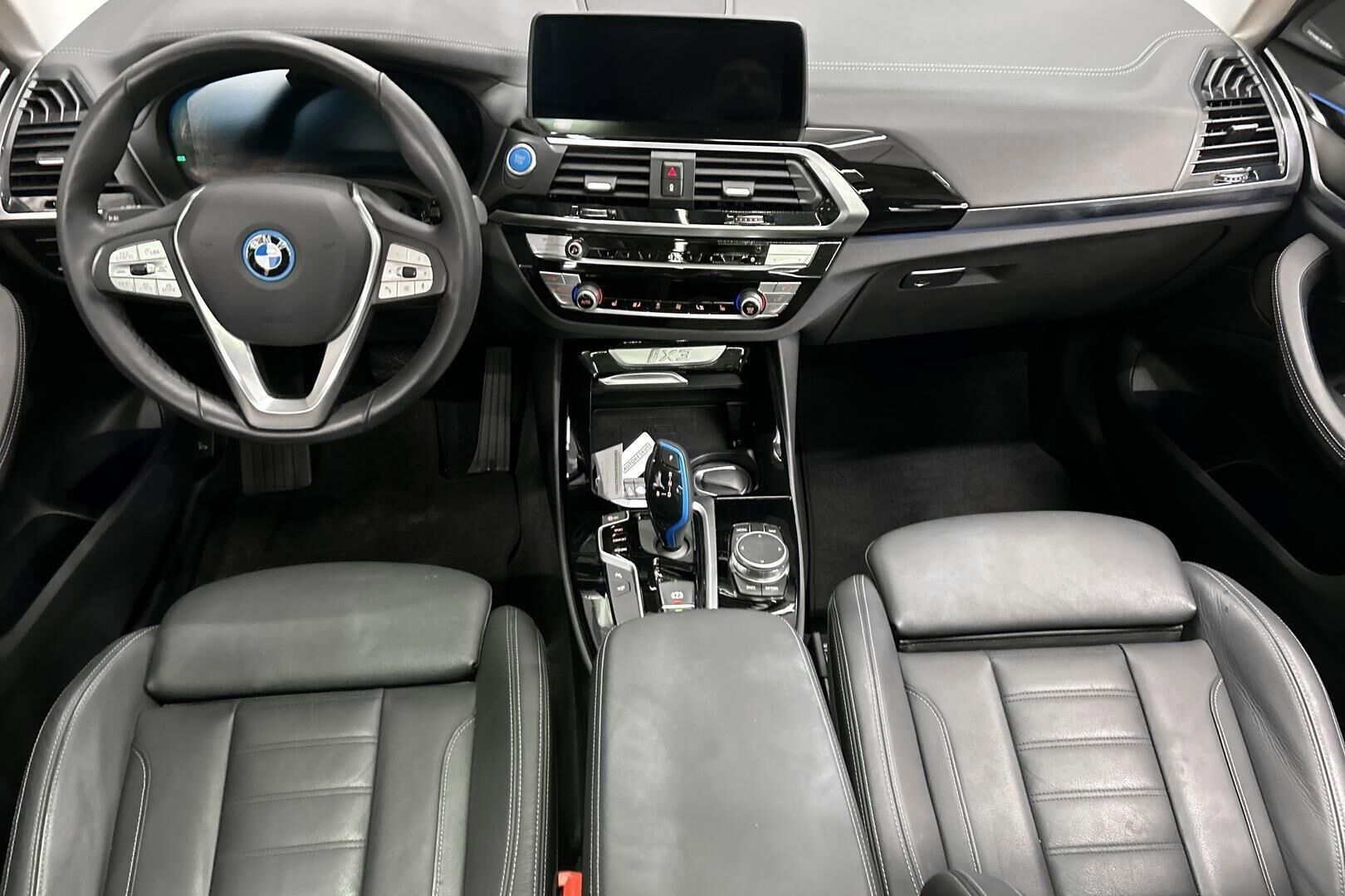 BMW iX3 iso kuva 11