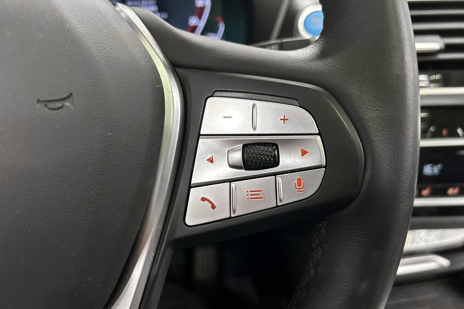 BMW iX3 iso kuva 16