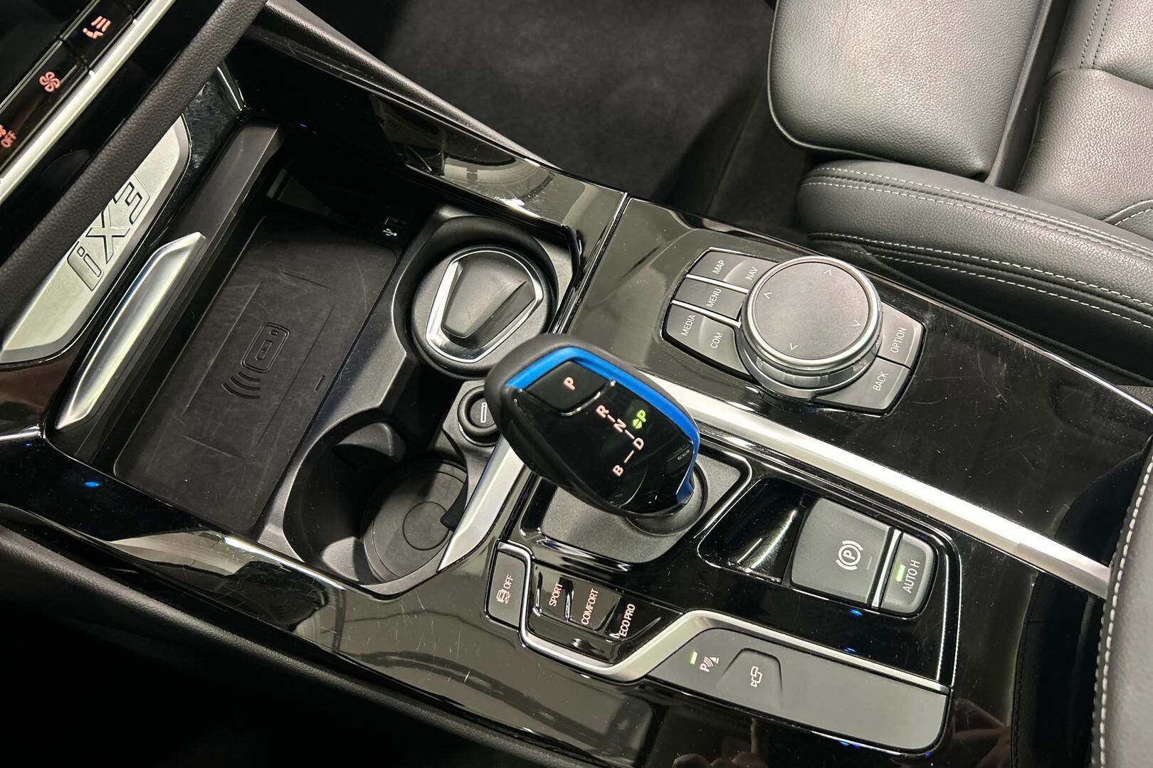BMW iX3 iso kuva 22