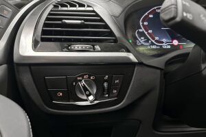 BMW iX3 esikatselu 23