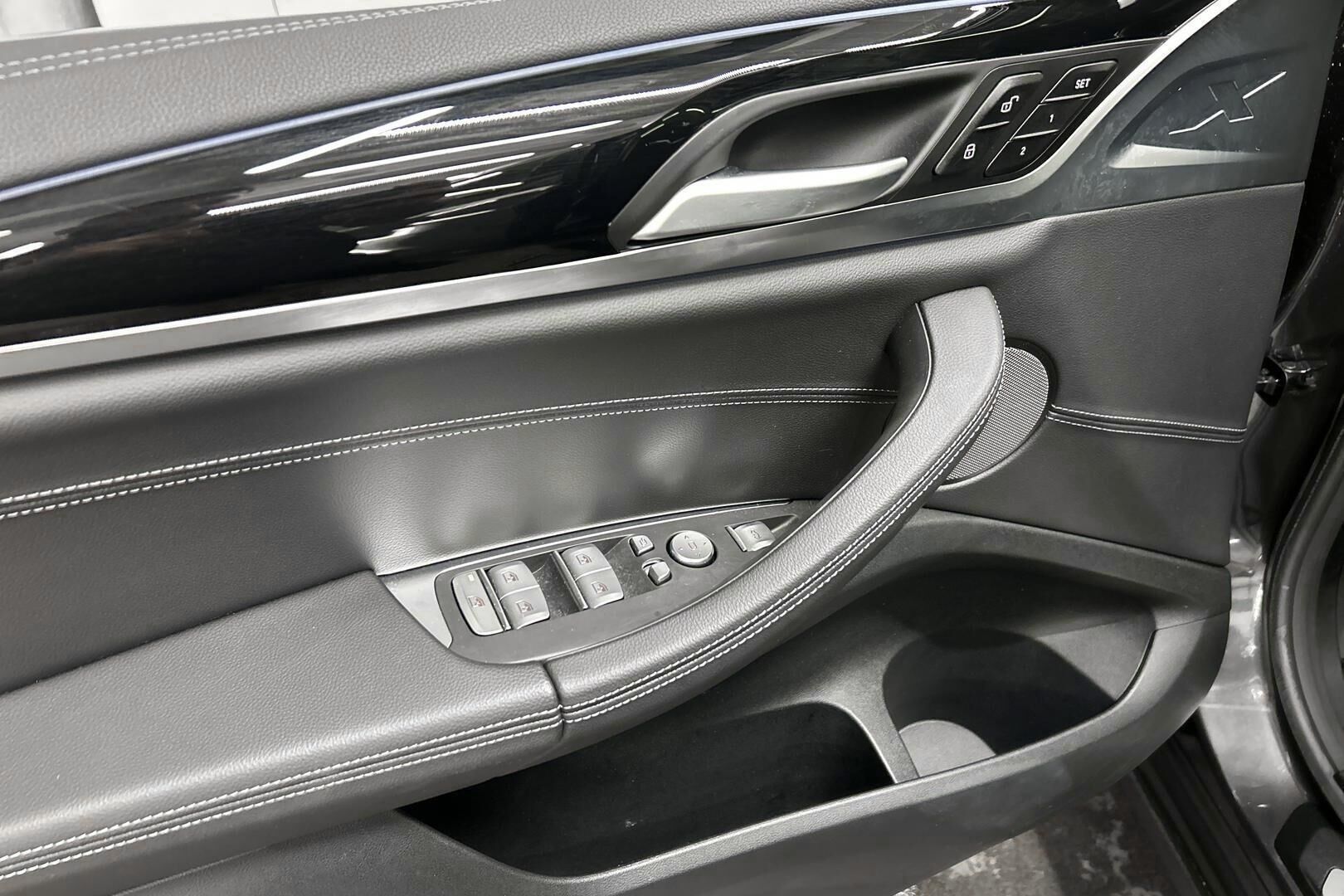 BMW iX3 iso kuva 24