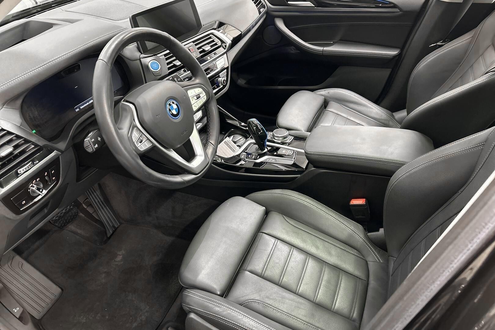 BMW iX3 iso kuva 9