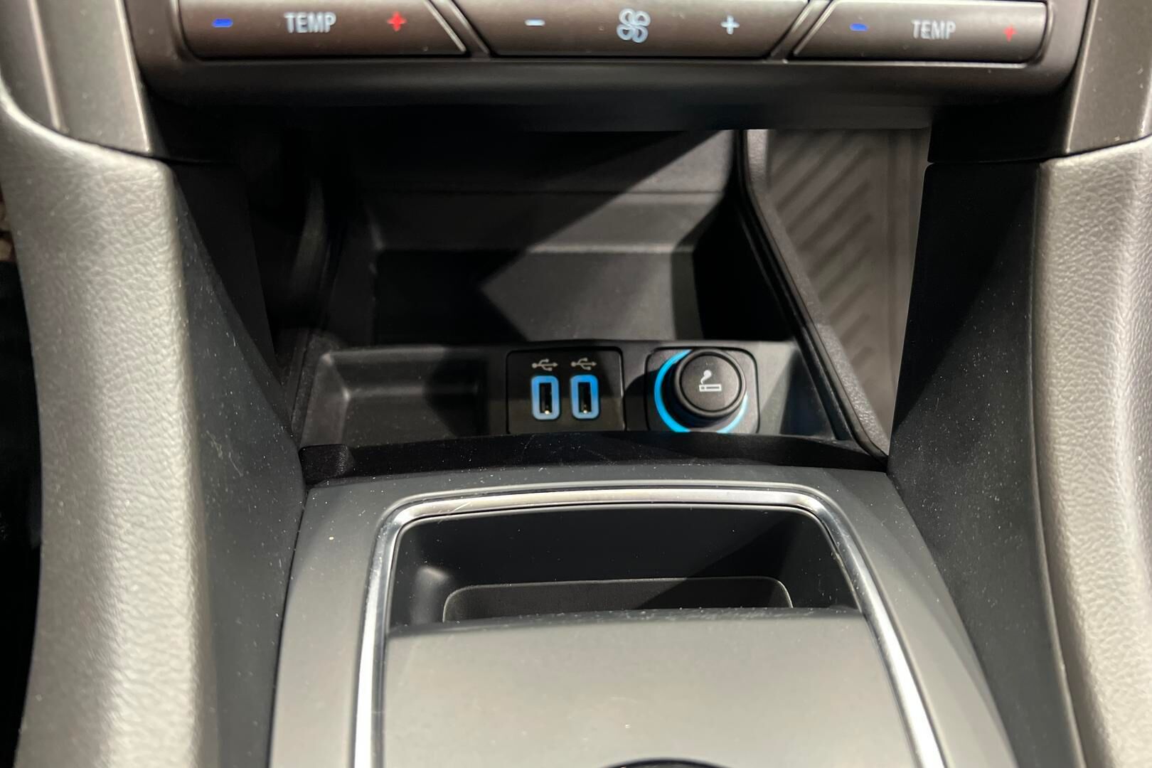 Ford Mondeo iso kuva 18